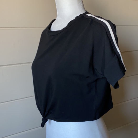 Crop Front Tie Crop Top Size Medium - Picture 5 of 7